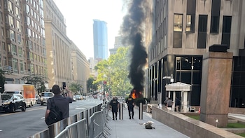 Quién es el hombre detenido tras detonar un artefacto incendiario frente a los tribunales de inmigración de Manhattan