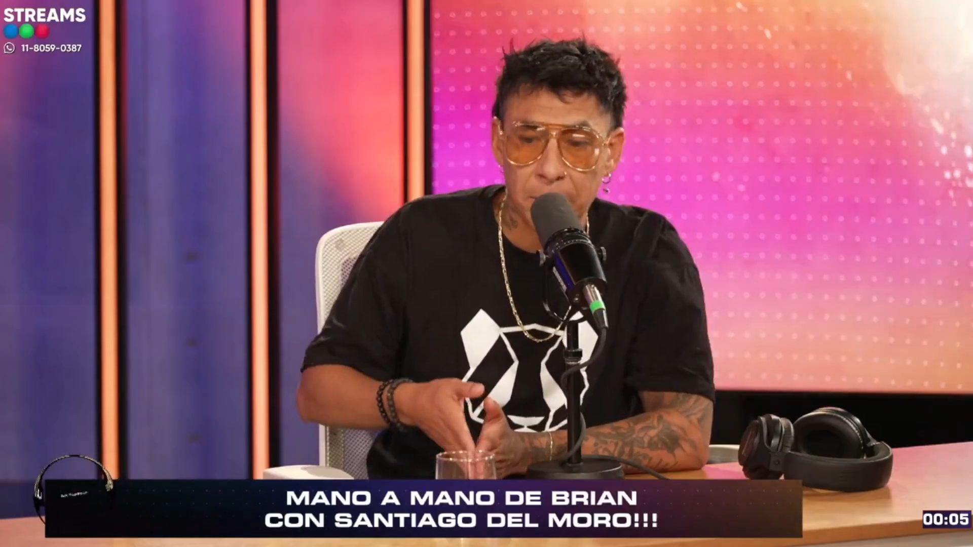 Brian Sarmiento participa activamente en el ciclo de streaming “La Cumbre”, compartiendo el espacio con el reconocido conductor Santiago del Moro en una emisión destacada. (Brian Sarmiento urante su participación en el ciclo de streaming “La Cumbre”, conducido por Santiago del Moro)