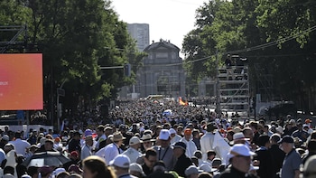 Más de un millón de fieles asisten a la misa de Cibeles con León XIV y se cierran los accesos por Castellana