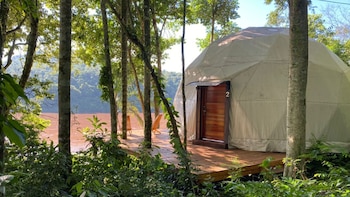 Dormir en la selva con todas las comodidades: la tendencia que crece en Misiones