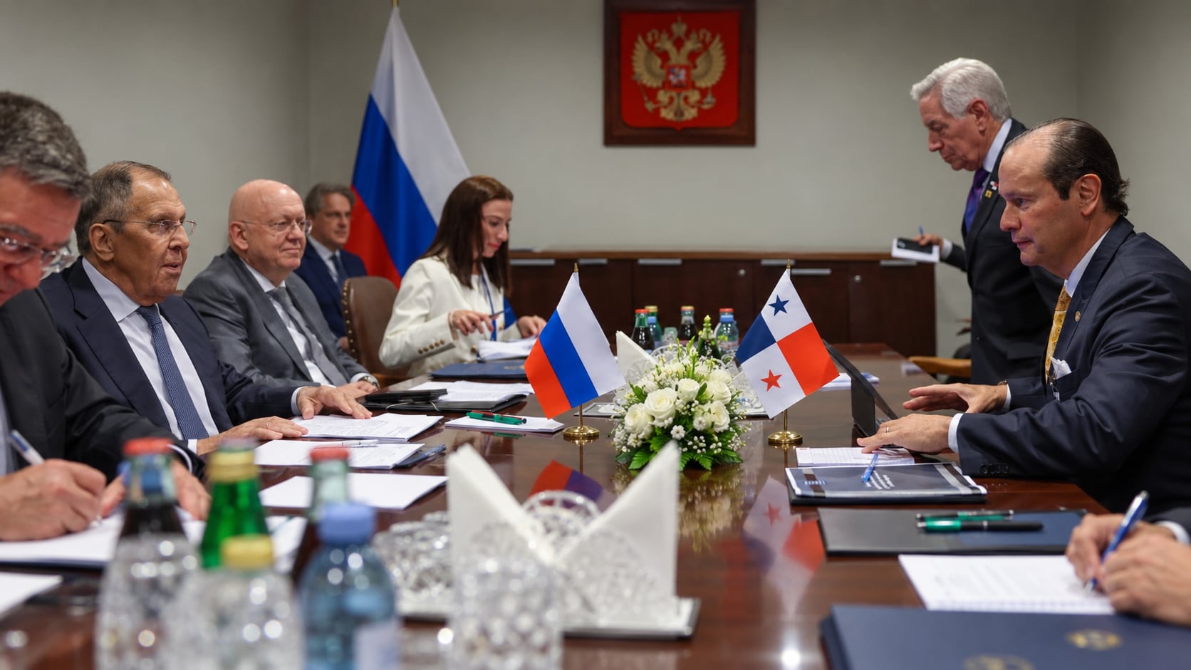 El canciller Javier Martínez-Acha planteó a Serguéi Lavrov la situación de los panameños vinculados a la guerra que desean regresar al país. Tomada de Instagram
