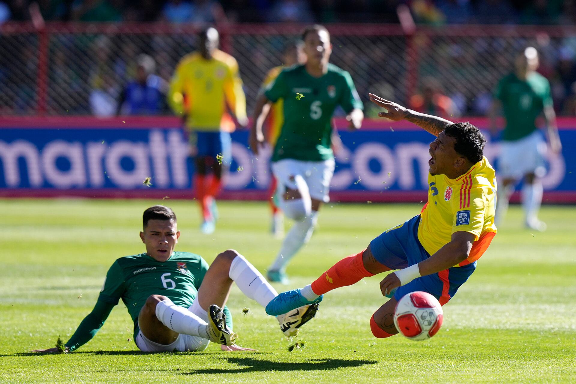 Martínez jugó apenas 23 minutos antes de ser lesionado por Héctor Cuellar en El Alto, durante las eliminatorias rumbo al Mundial 2026. Es su último partido con Colombia hasta la fecha - crédito Juan Karita/AP