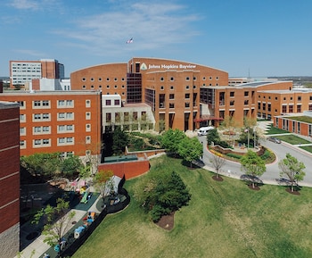 Johns Hopkins Bayview Medical Center notificó una filtración de datos que afectó a más de 3.100 pacientes por el uso de una herramienta de inteligencia artificial no autorizada (Johns Hopkins Medicine)