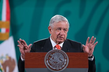 El presidente de México, Andrés Manuel López Obrador, habla durante su conferencia matutina en Palacio Nacional de la Ciudad de México. EFE/ Sáshenka Gutiérrez/Archivo