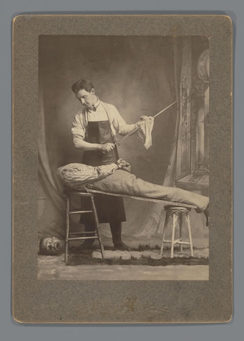 Más de 50 fotografías históricas,