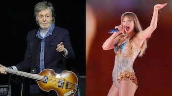 Imagen dividida con Paul McCartney tocando el bajo en un escenario oscuro y Taylor Swift cantando con micrófono y el brazo levantado en un concierto.