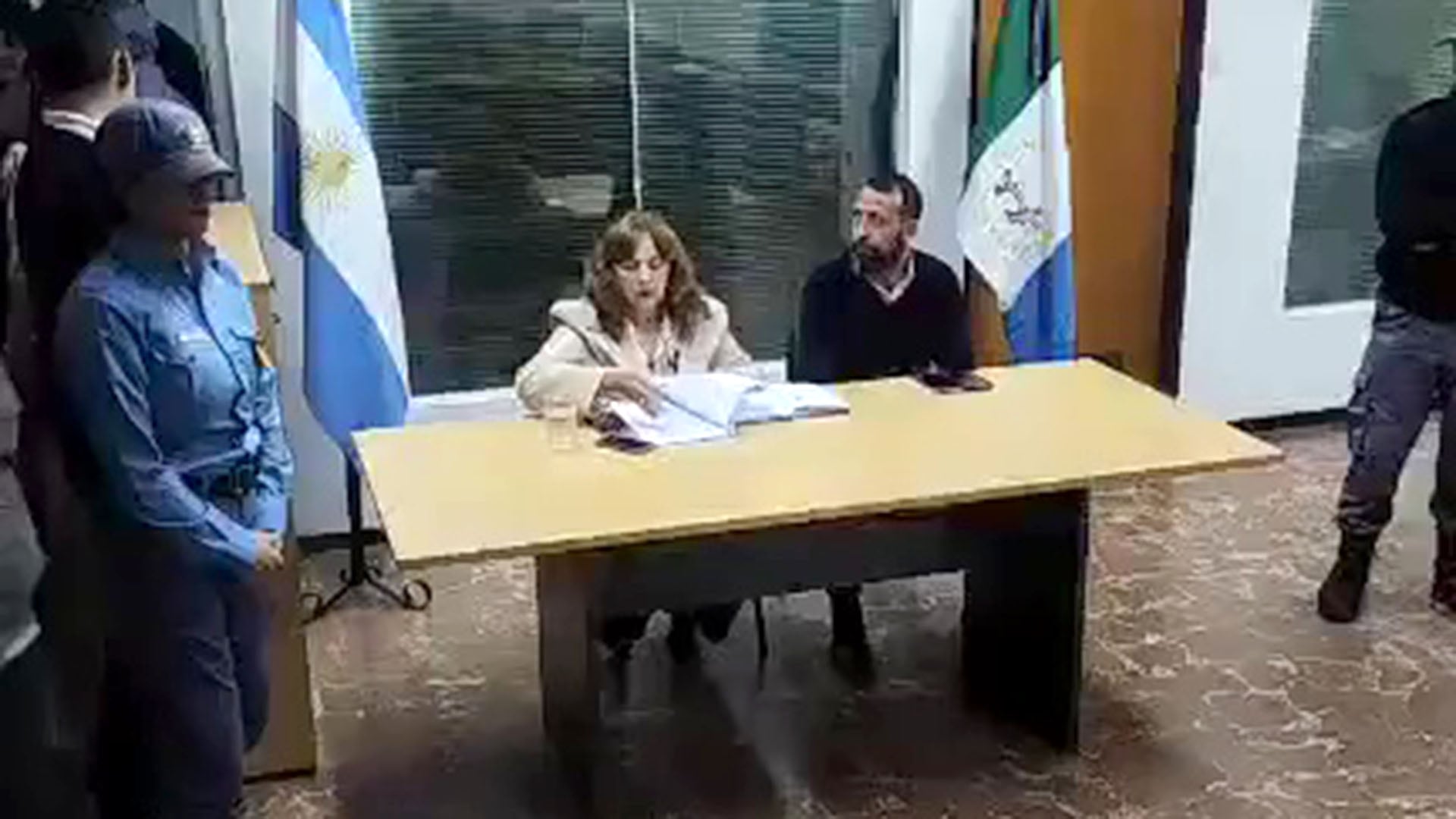 La fiscal Ana González de Pacce y el procurador general del Chaco, Jorge Canteros, durante la conferencia de prensa de este martes
