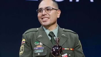 Él es el intendente Michael González, considerado el mejor policía de Colombia en 2026: lidera proyecto para prevenir el consumo y venta de drogas en menores de edad