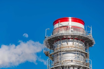 Un nuevo complejo de generación comenzó a abastecer a millones de personas en el noroeste de México, integrándose a la red estatal como parte de un plan gubernamental para fortalecer la producción eléctrica y atender la demanda regional.