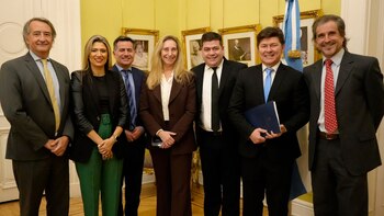 Karina Milei con diputados libertarios