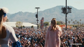 El repertorio de Los Hermanos Flores, con clásicos como “Enfermera” y “La Medallita”, generó un reencuentro intergeneracional entre migrantes y sus raíces. (Cortesía: Coachella 2026)