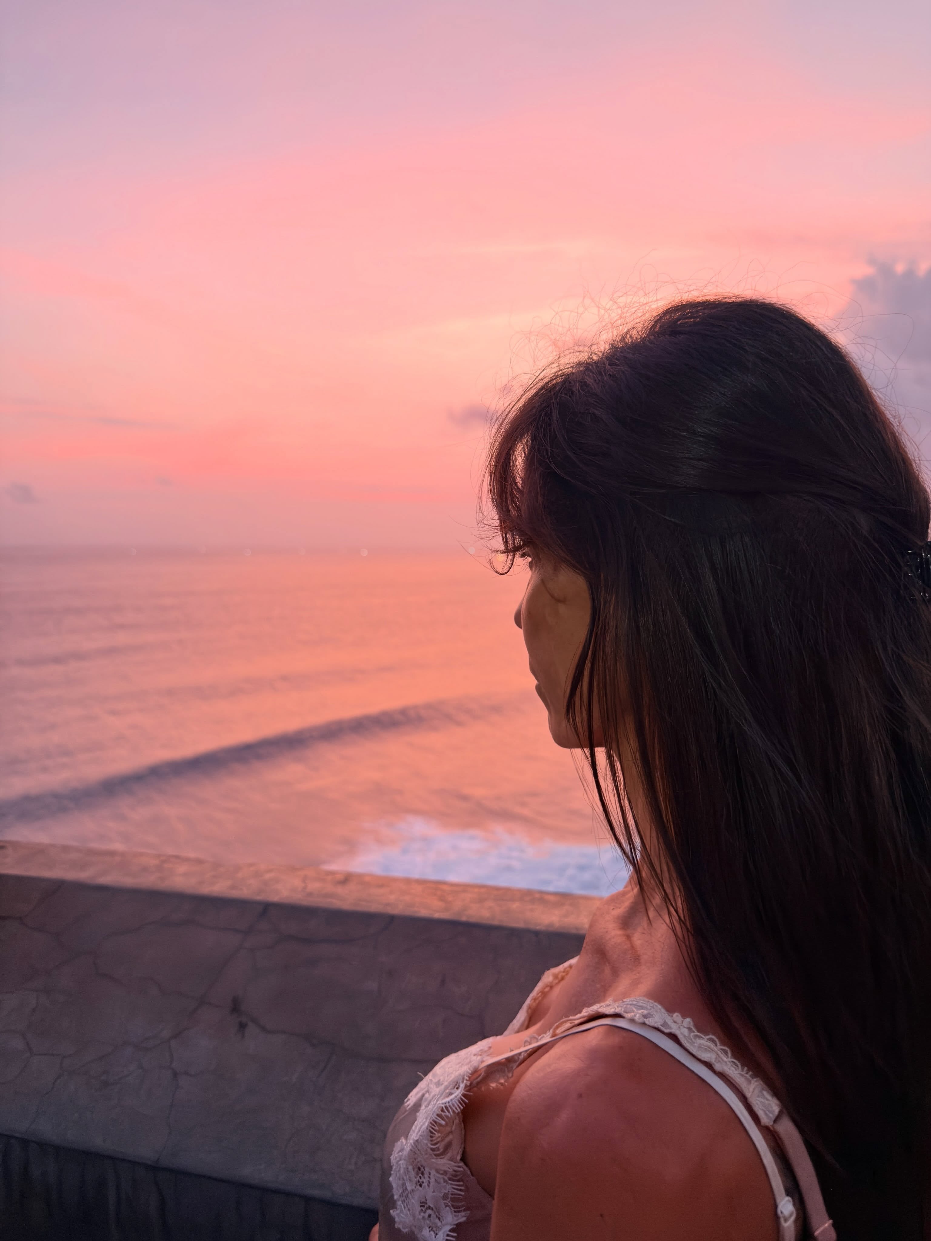Susini disfruto de un atardecer de película en un templo