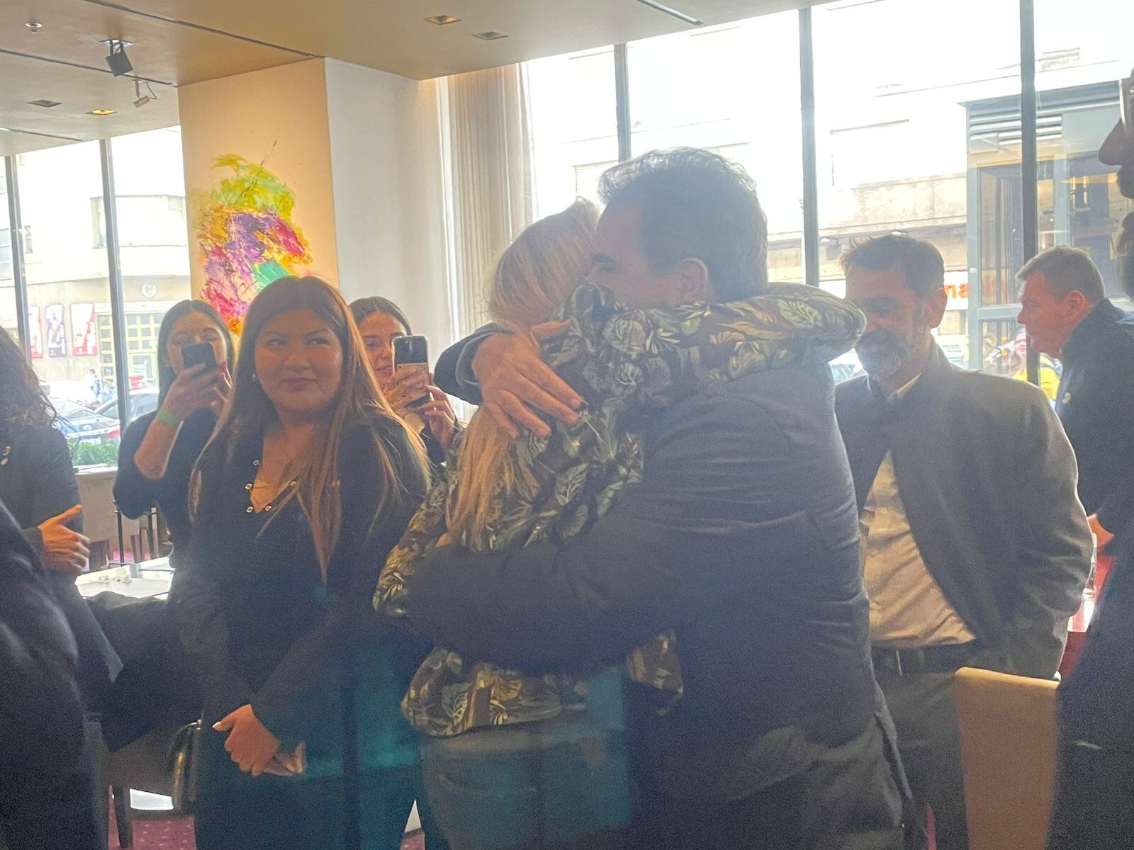 El abrazo entre Karina Milei y Cristian Ritondo