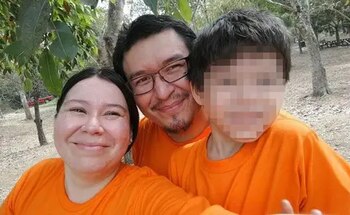 La última imagen de normalidad: Karla Turcios y su familia poco antes de que la tragedia marcara el inicio del 'abril negro' (Foto cortesía El Salvador Times).