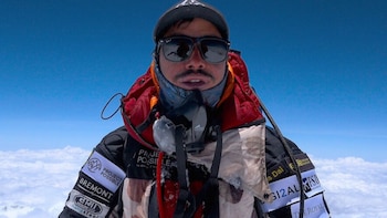 Nirmal Purja, el famoso alpinista de Netflix, desaparece junto a otros montañistas tras una avalancha en Pakistán