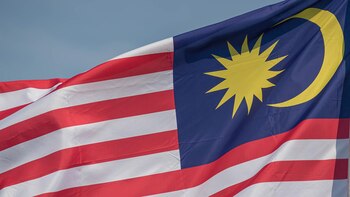 Malasia intercepta dos barcos con