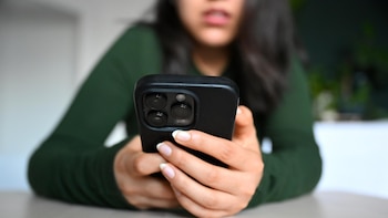 Los mayores miedos de los jóvenes ante la IA: privacidad, dependencia y futuro profesional