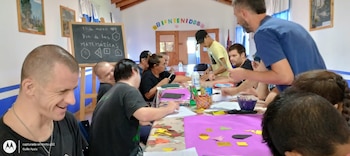 Lucas también enseña en un