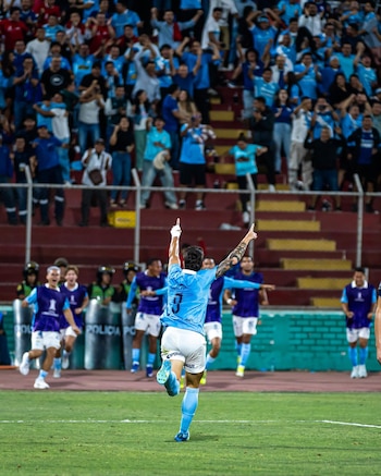 El gol de Felipe Vizeu ante Cerro Porteño celebrado a lo grande por la delegación e hinchas de Sporting Cristal. - créditos: Sporting Cristal