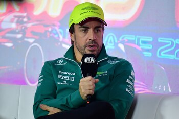 Alonso atiende a la prensa