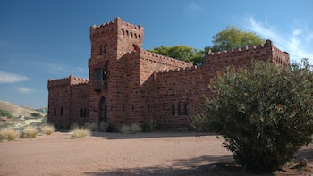 La fortaleza africana de aspecto medieval que fue construida en el siglo XX en mitad del desierto y esconde una historia de amor