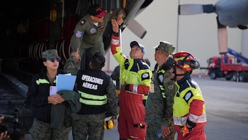 Ecuador envía cerca de 50 rescatistas y dos perros a Venezuela tras el doble terremoto