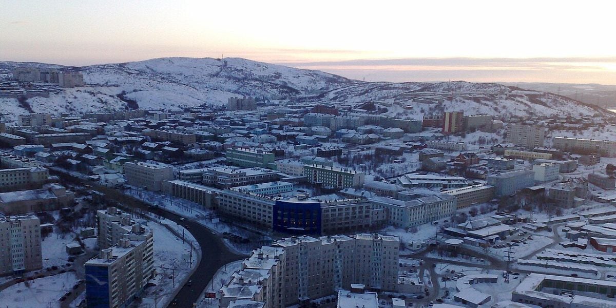 Auroras boreales, rompehielos nucleares y 40 días de noche: así es Múrmansk, la ciudad que desafía el círculo polar ártico