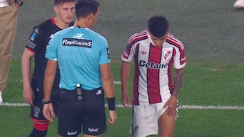 Alarma en la selección argentina: Thiago Almada se lesionó y debió dejar la cancha en el partido entre River Plate y Huracán