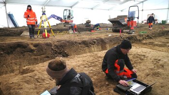 Arqueólogos hallaron entierros de infantes,