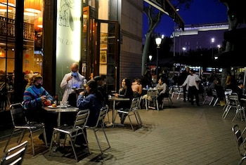 Atención en exteriores en Barcelona (Reuters)