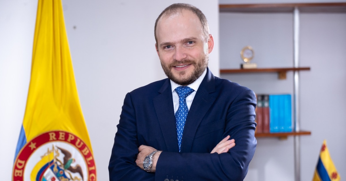 { | Claves del Dia - El abogado payanés cuenta con exper