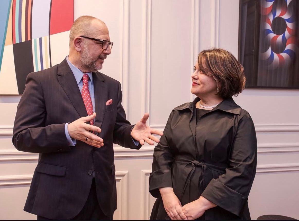 Gómez Rapalo, encargada de negocios de Estados Unidos, con Fabián Perechodnik