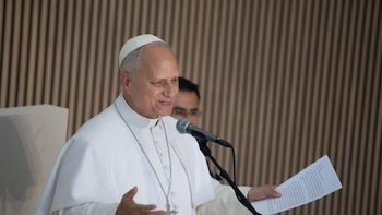 El Papa, "como un madrileño más", define CEDIA como un "milagro de amor" y llama a mirar "a los ojos" a quienes sufren