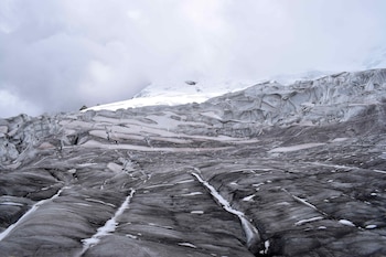 Fotografía de archivo que muestra el glaciar Huaytapallana de la Cordillera Blanca en Perú. EFE/Wilmer Castillo