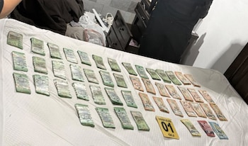 El Organismo de Investigación Judicial (OIJ) decomisó armas de fuego, dinero en efectivo y otros objetos durante los allanamientos realizados este martes en Cartago. Crédito: OIJ