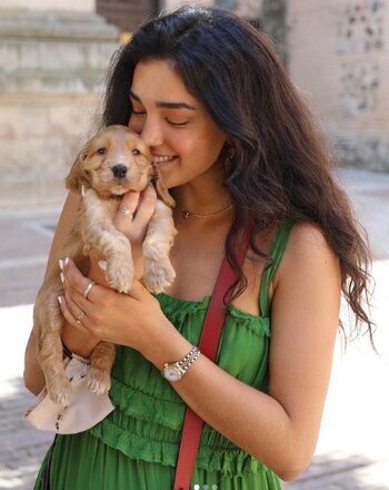 La joven mostró a Bobby