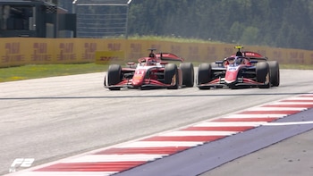 John Bennett superó a Sebastián Montoya en la última vuelta y le arrebató al colombiano la que habría sido su primera victoria en la Fórmula 2 - crédito Formula 2