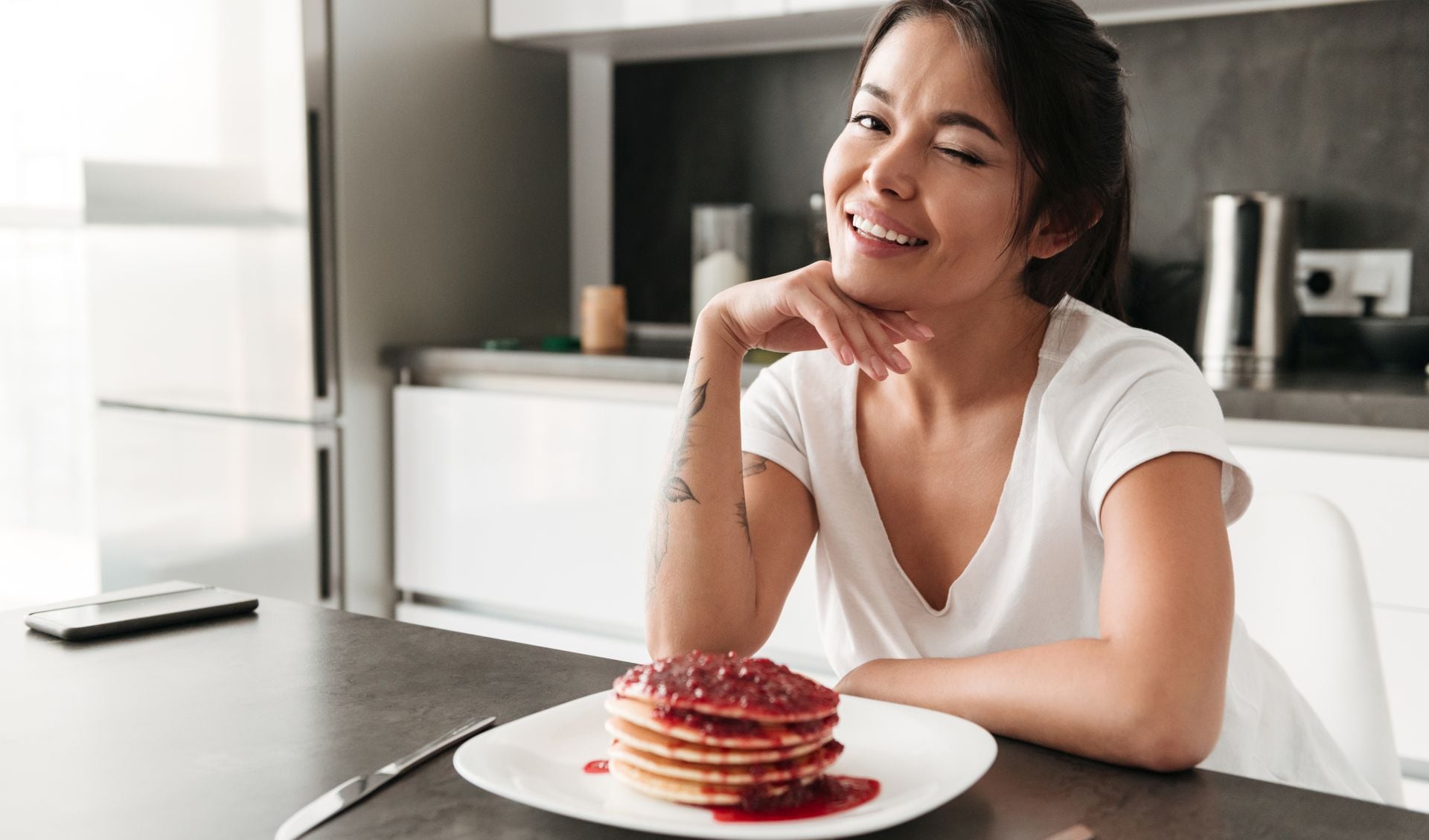 La tradición del waffle se extendió por distintos países, adaptándose a cada cultura. En Estados Unidos, incluso adquirió una fecha propia con identidad distinta (Freepik)