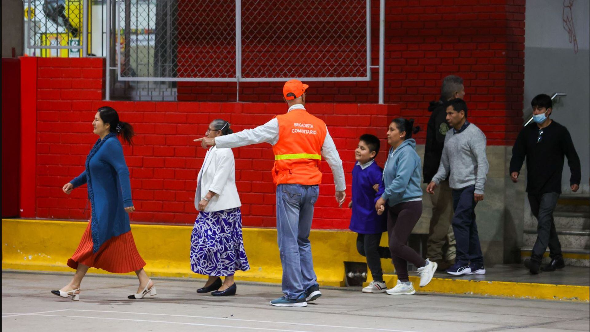 Pese al susto inicial, las autoridades locales confirmaron que no hubo daños estructurales. Reiteran a la población la importancia de seguir adoptando medidas preventivas ante posibles futuros movimientos telúricos (Andina)