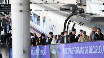 Los usuarios del tren de alta velocidad caen un 9,8% en junio y un 15,5% en la primera mitad del año