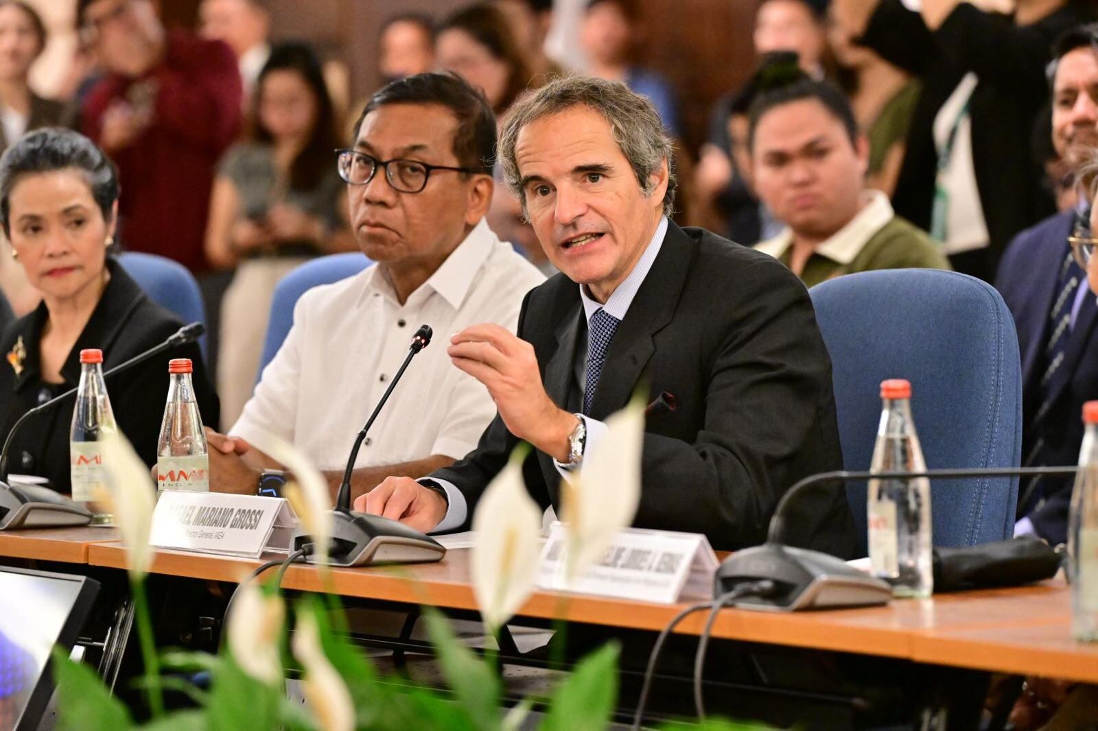 El director general del Organismo Internacional de la Energía Atómica (OEIA) durante su reciente visita a Filipinas (Prensa)