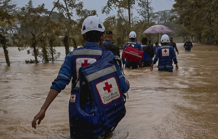La Asociación Colombiana de Infectología advirtió que las inundaciones en Córdoba pueden aumentar el riesgo de leptospirosis, dengue y enfermedades diarreicas - crédito Cruz Roja Colombiana