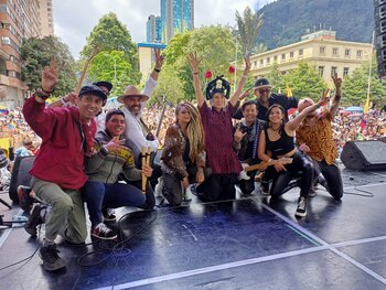 En el marco de la posesión presidencial de Gustavo Petro, el parque de los periodista tuvo una jornada cultural y musical,
Foto: vía @aterciopelados