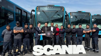 Entrega de 30 camiones al