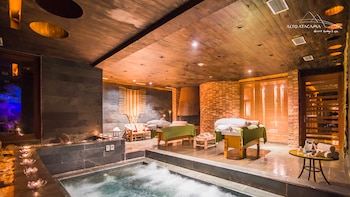 Un niño en estado crítico después de ser succionado por uno de los chorros de masaje de un jacuzzi