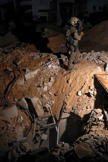 Soldados israelíes en el terreno