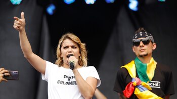 Adriana Lucía, César López y