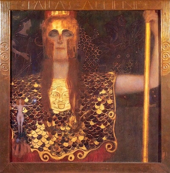 Pintura de Pallas Athene, una mujer con casco y armadura dorados de escamas, sosteniendo un báculo; su coraza muestra la cabeza de Medusa y una figura desnuda pequeña