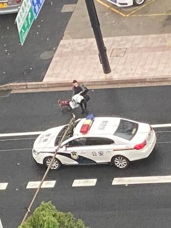 Autoridades de la ciudad cerciorándose