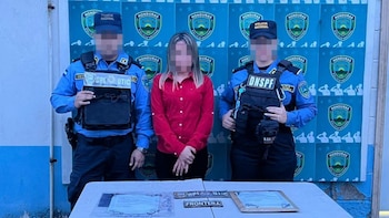 Honduras: Capturan a mujer que intentaba viajar a Estados Unidos con una visa falsa